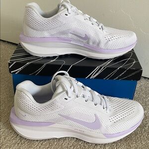 Brand new! Nike Women's FJ9510-101 Winflo 11 White Lilac Bloom Sneakers Sz 8.5